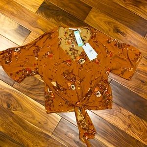 Cute mustard colored top. Never worn.